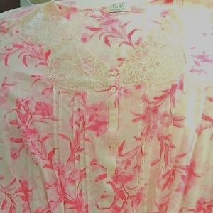Eileen West 2 Piece Set Floral Pajamas Pink & White Size L  New without Tags